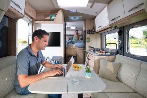 Xtura Eura Mobil camper binnenkant